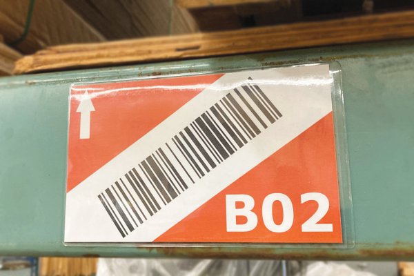 4 1/4" X 7" Clear Pouch w/ 1 Magnet