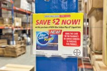 3 3/4″ x 2 7/8″ Clear Pouch w/ 1 Magnet