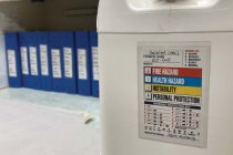 3 5/8″ X 5 5/8″ Removable Adhesive Pouch